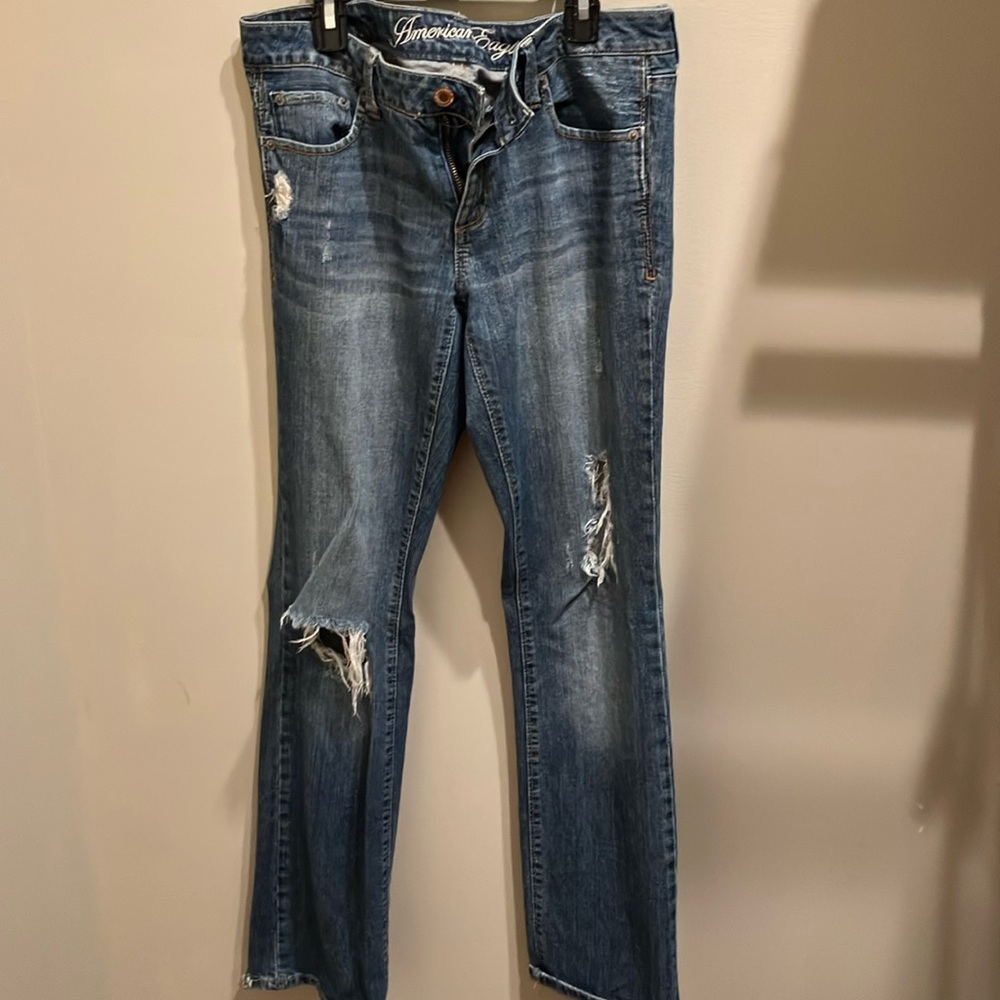 American Eagle Distressed Jeans
True Boot Cut
Size 6 Long